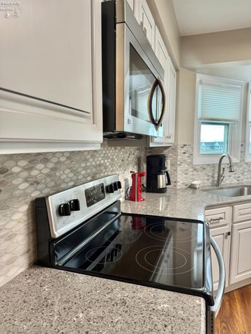 10921 N Bay Point Dr Apt 504, Marblehead, OH 43440