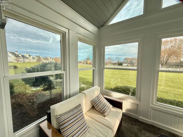 10921 N Bay Point Dr Apt 504, Marblehead, OH 43440