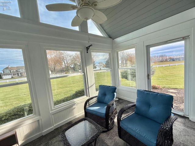 10921 N Bay Point Dr Apt 504, Marblehead, OH 43440