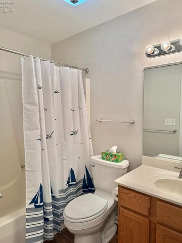 10921 N Bay Point Dr Apt 504, Marblehead, OH 43440