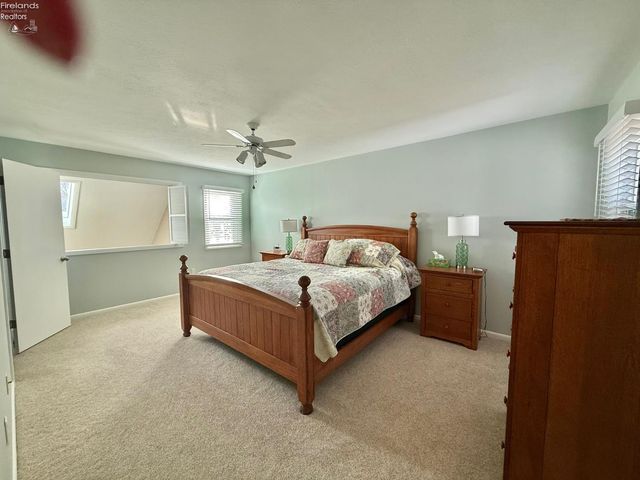 10921 N Bay Point Dr Apt 504, Marblehead, OH 43440