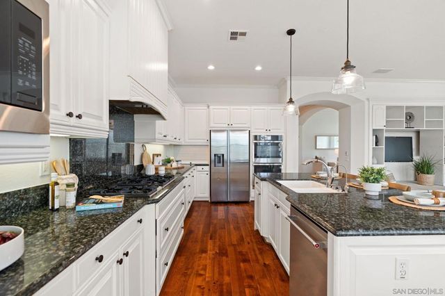 8031 Sitio Caucho, Carlsbad, CA 92009