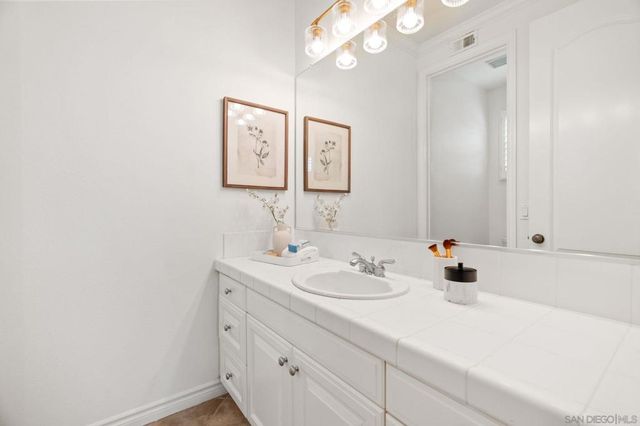 8031 Sitio Caucho, Carlsbad, CA 92009