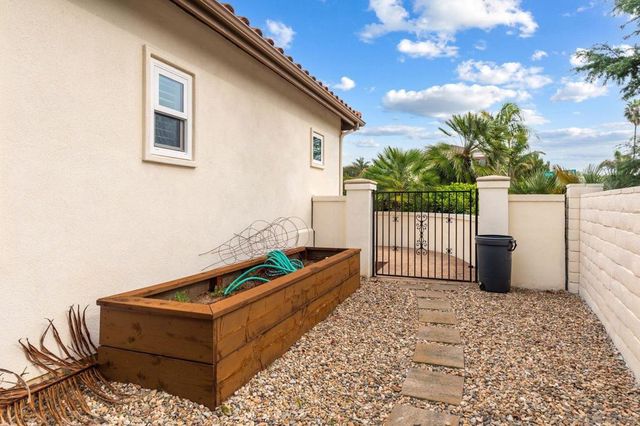 8031 Sitio Caucho, Carlsbad, CA 92009