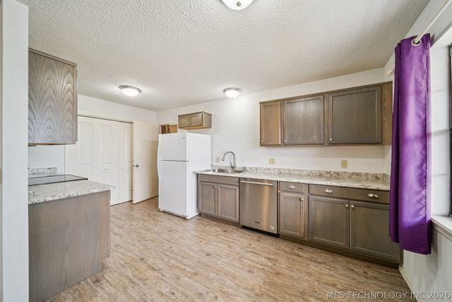 412 N WASHINGTON Avenue, Sand Springs, OK 74063