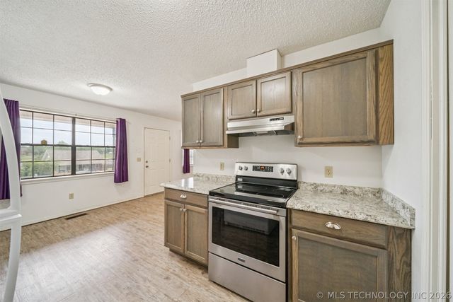 412 N WASHINGTON Avenue, Sand Springs, OK 74063