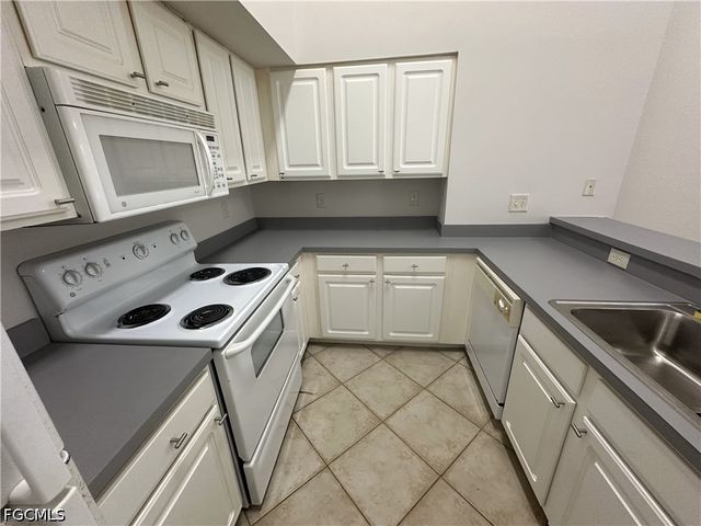 4113 Residence DR 222, Fort Myers, FL 33901