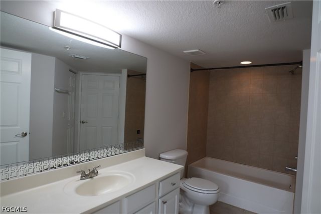 4113 Residence DR 222, Fort Myers, FL 33901