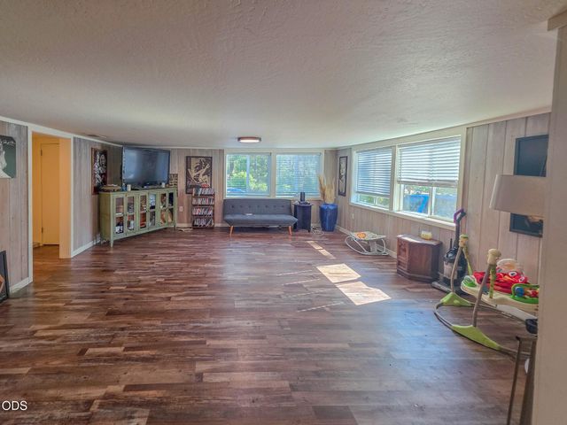 3757 Russell Road, Grants Pass, OR 97526
