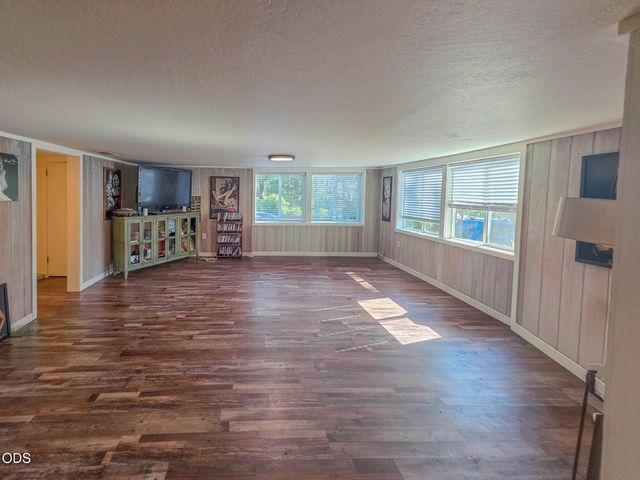 3757 Russell Road, Grants Pass, OR 97526