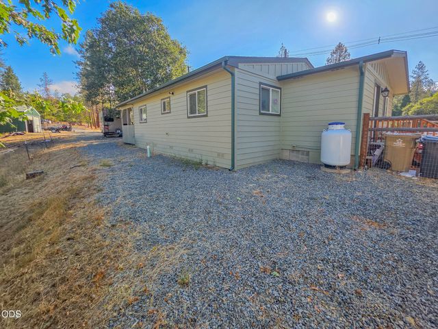 3757 Russell Road, Grants Pass, OR 97526