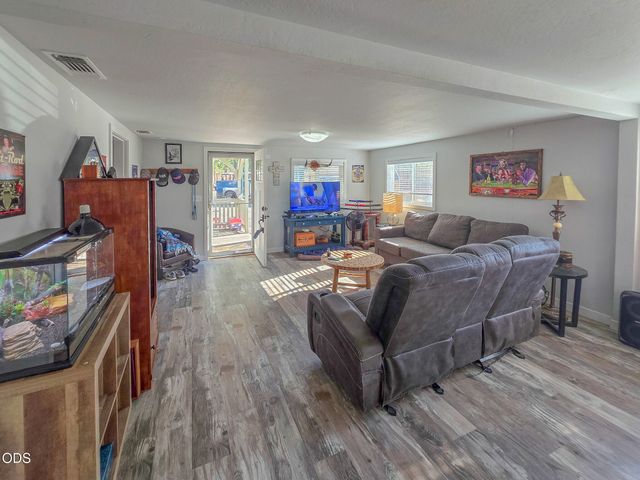 3757 Russell Road, Grants Pass, OR 97526