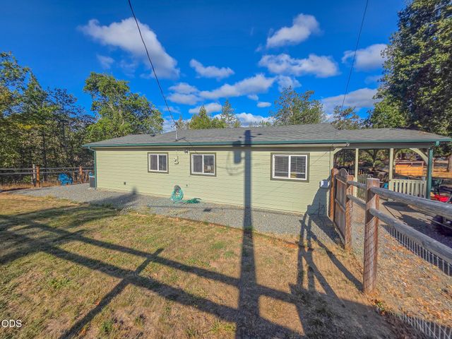 3757 Russell Road, Grants Pass, OR 97526