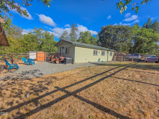 3757 Russell Road, Grants Pass, OR 97526