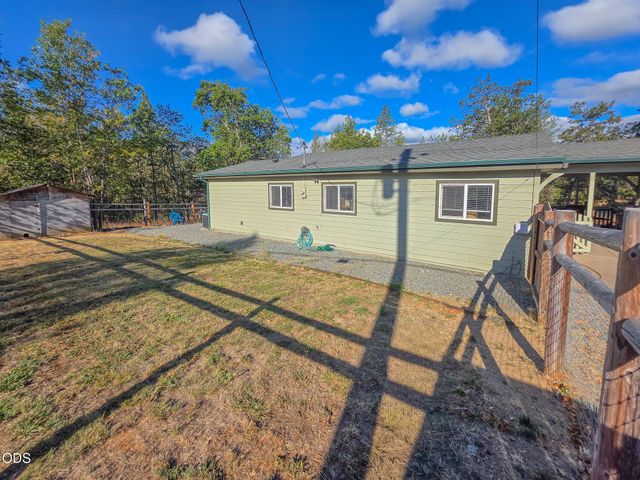 3757 Russell Road, Grants Pass, OR 97526