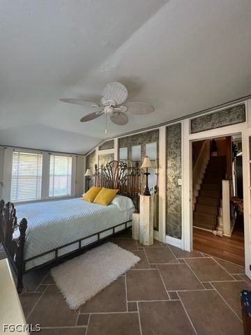 2579 2nd ST, Fort Myers, FL 33901