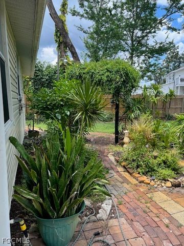 2579 2nd ST, Fort Myers, FL 33901