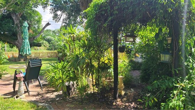 2579 2nd ST, Fort Myers, FL 33901