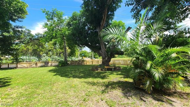 2579 2nd ST, Fort Myers, FL 33901