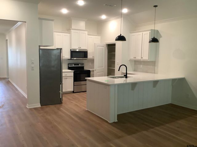 7937 Greenhill Drive, Tyler, TX 75703