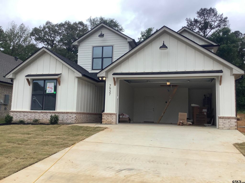 7937 Greenhill Drive, Tyler, TX 75703