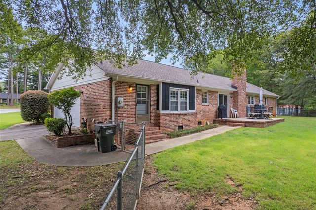 200 Pine Wood Drive, Greenville, SC 29607