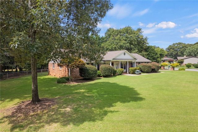 200 Pine Wood Drive, Greenville, SC 29607