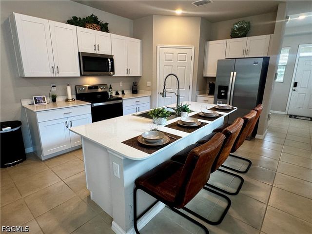 882 Friendship CIR, Labelle, FL 33935
