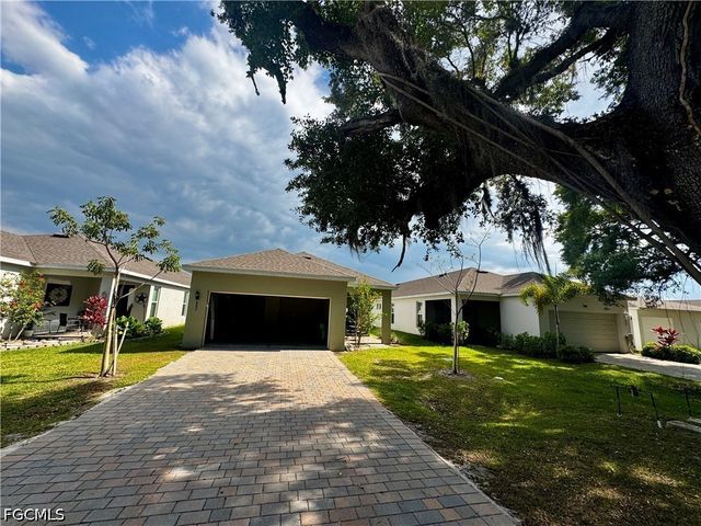 882 Friendship CIR, Labelle, FL 33935