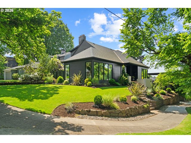 2834 Se CARLTON St, Portland, OR 97202