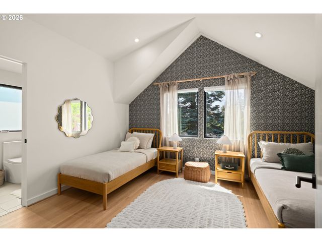 2834 Se CARLTON St, Portland, OR 97202