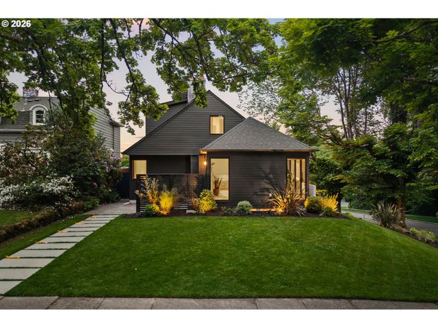 2834 Se CARLTON St, Portland, OR 97202