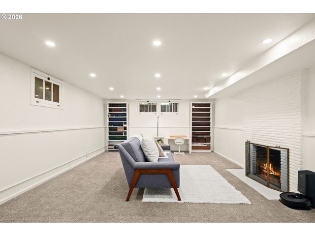 2834 Se CARLTON St, Portland, OR 97202