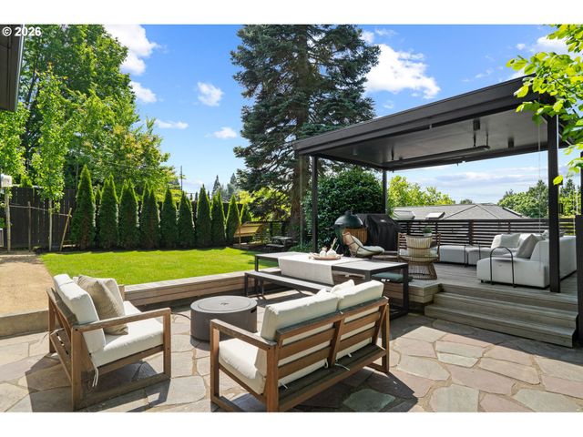 2834 Se CARLTON St, Portland, OR 97202