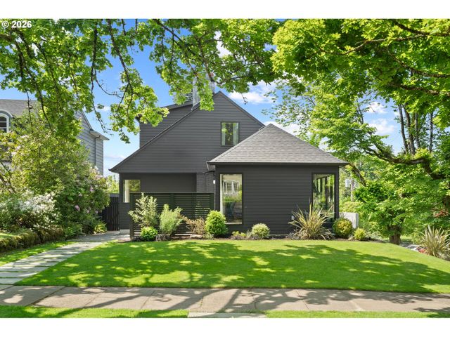 2834 Se CARLTON St, Portland, OR 97202