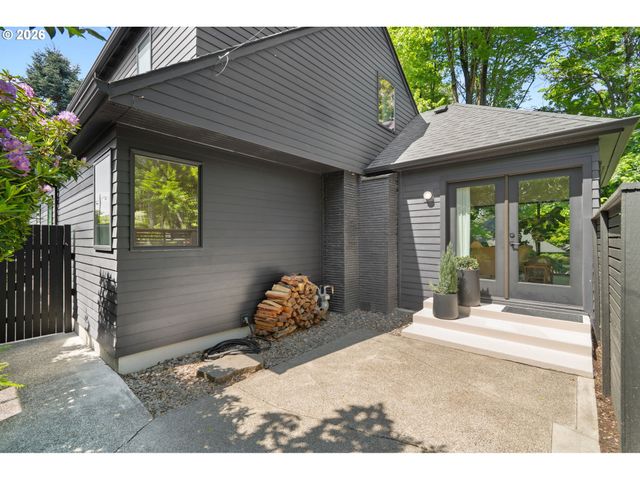 2834 Se CARLTON St, Portland, OR 97202