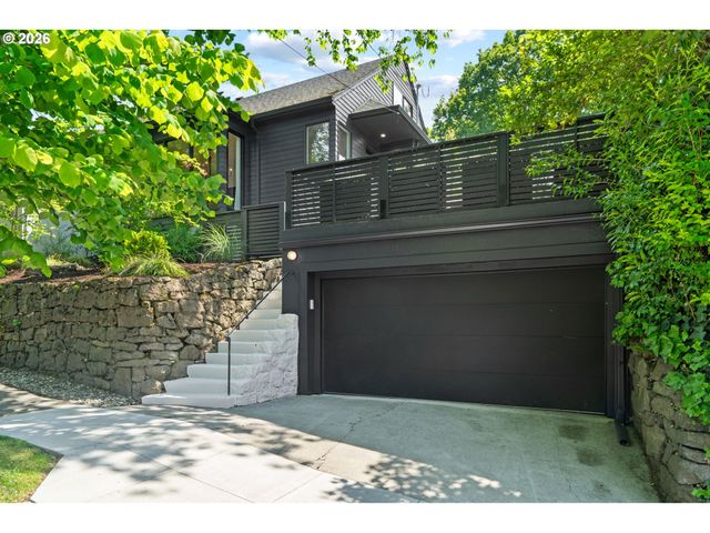 2834 Se CARLTON St, Portland, OR 97202
