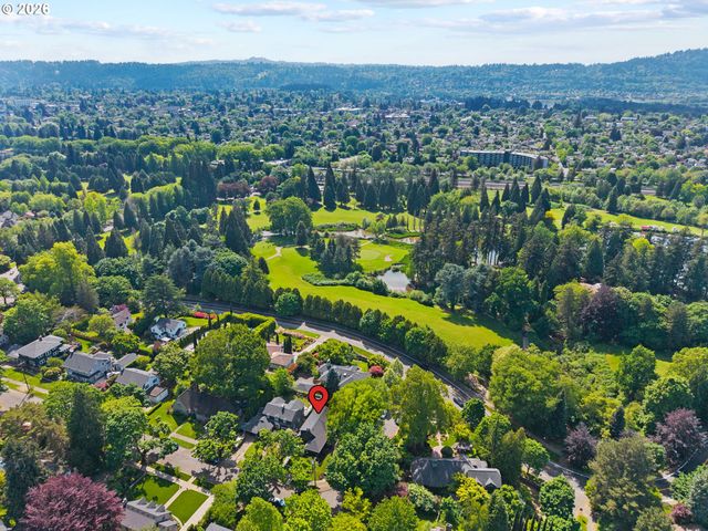 2834 Se CARLTON St, Portland, OR 97202