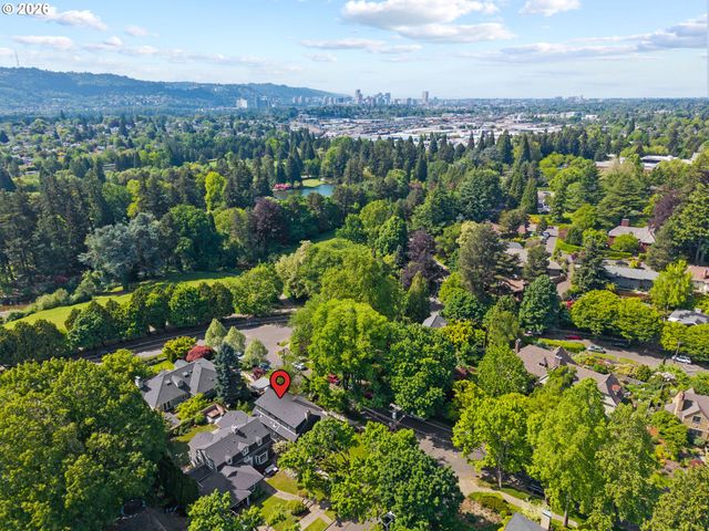 2834 Se CARLTON St, Portland, OR 97202