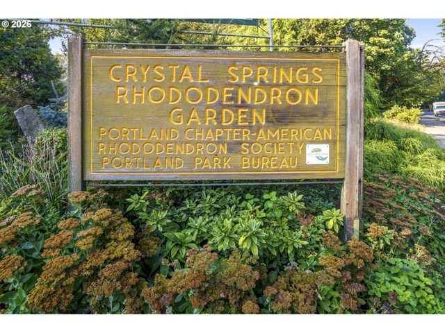 2834 Se CARLTON St, Portland, OR 97202