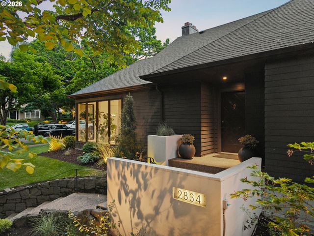 2834 Se CARLTON St, Portland, OR 97202