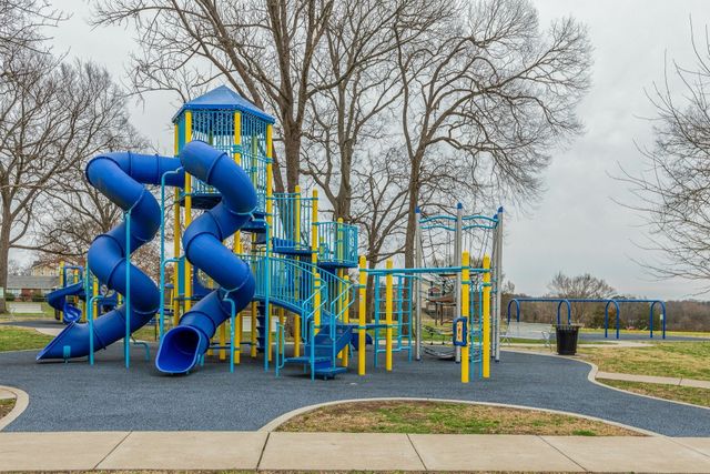 555 N DuPont Ave Apt E105, Madison, TN 37115