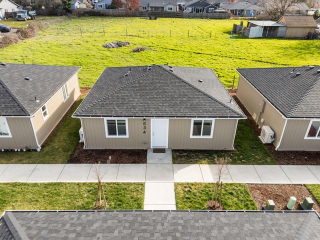 634 Colinwood Court, Medford, OR 97501