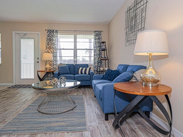 27 Pine Arbor Lane 205, Vero Beach, FL 32962