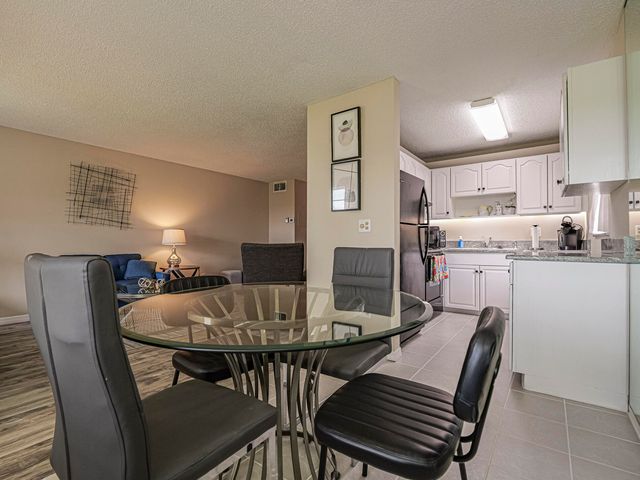 27 Pine Arbor Lane 205, Vero Beach, FL 32962