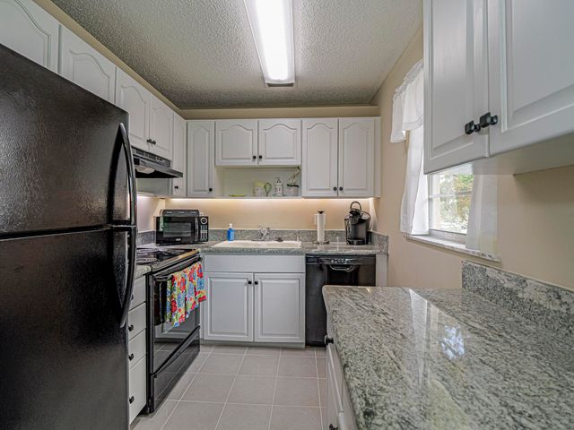 27 Pine Arbor Lane 205, Vero Beach, FL 32962