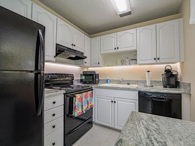 27 Pine Arbor Lane 205, Vero Beach, FL 32962