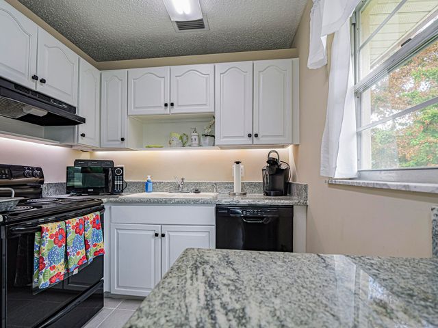 27 Pine Arbor Lane 205, Vero Beach, FL 32962