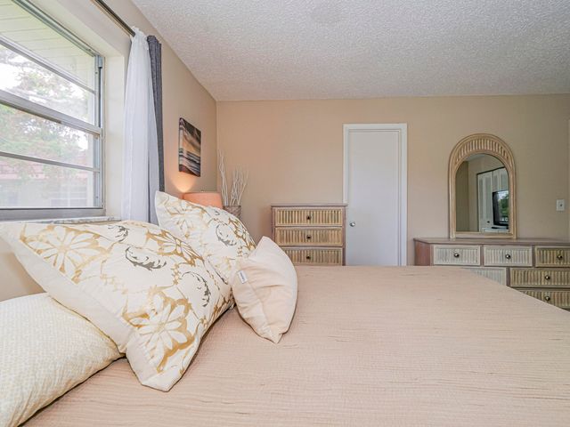 27 Pine Arbor Lane 205, Vero Beach, FL 32962