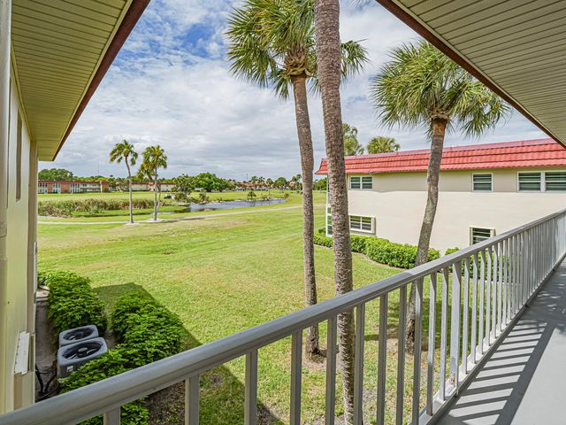 27 Pine Arbor Lane 205, Vero Beach, FL 32962